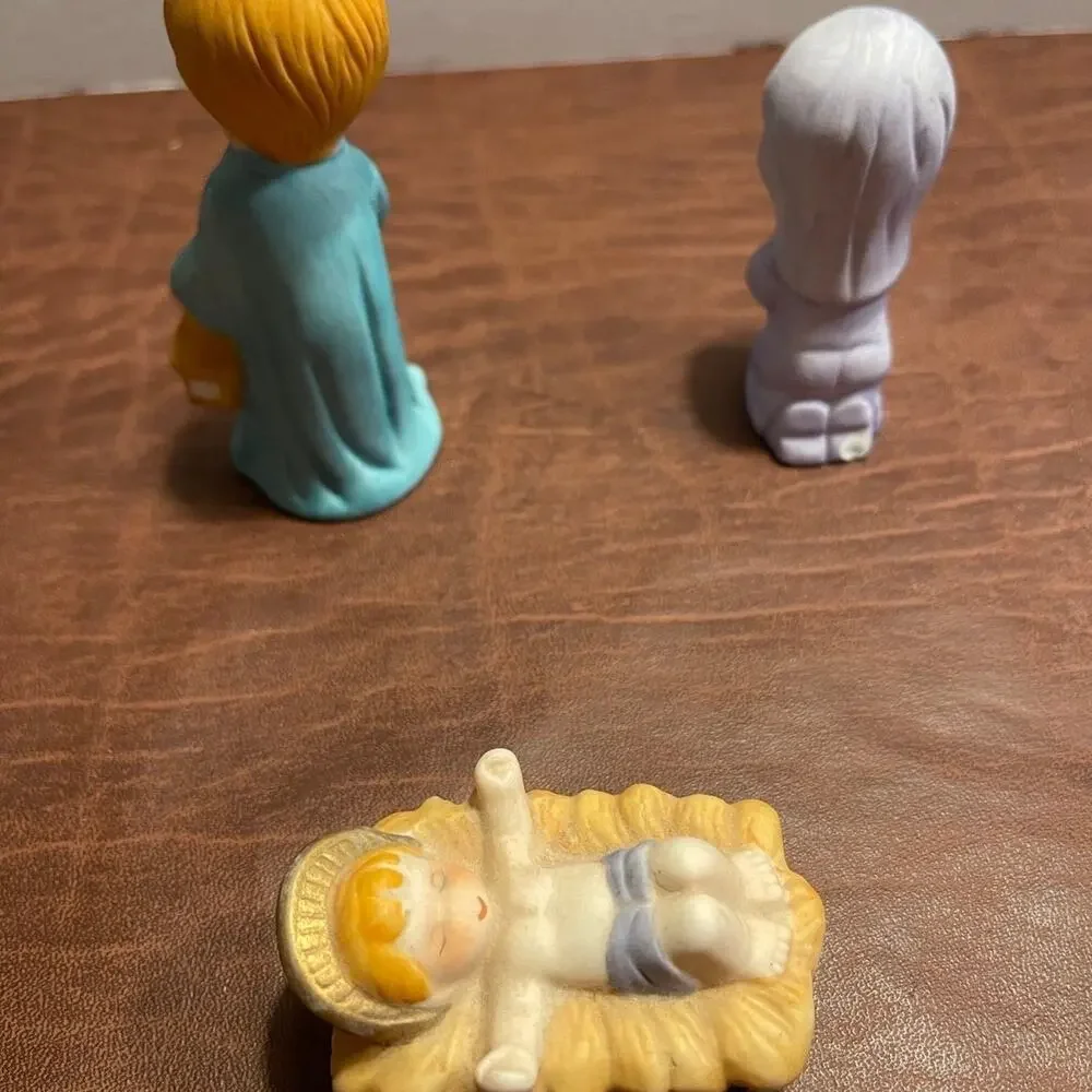 Vintage Enesco nativity set porcelain